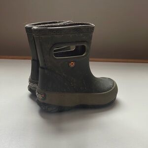 BOGS toddler size 4